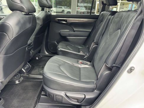 Used 2023 Toyota Highlander Platinum AWD/4WD image 18