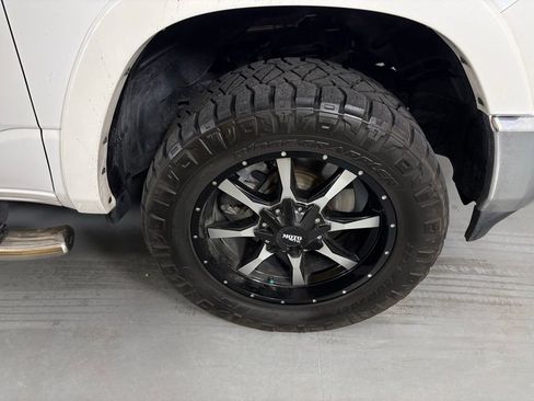 Used 2019 RAM 1500 Laramie AWD/4WD image 10