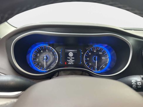 Used 2020 Chrysler Pacifica Touring-L FWD image 10