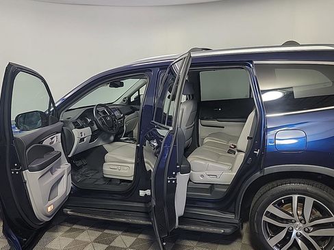 Used 2017 Honda Pilot Touring image 16