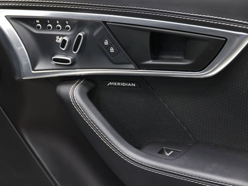 Used 2021 Jaguar F-TYPE P300 Convertible 2D image 40