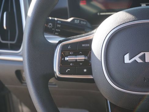 Used 2024 Kia Sorento LX image 24