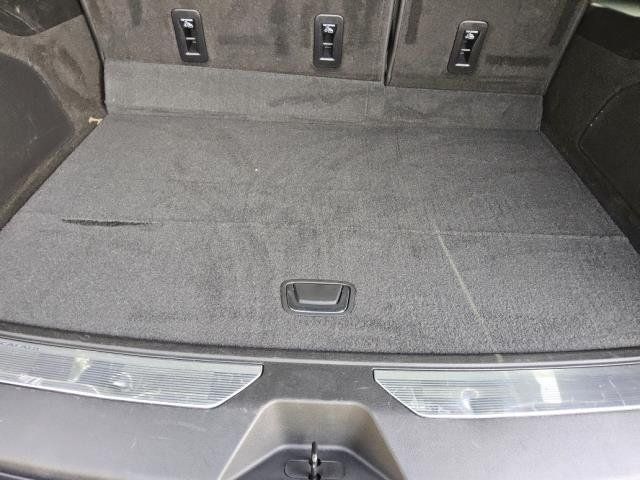 Used 2025 Cadillac Escalade ESV Sport RWD image 3