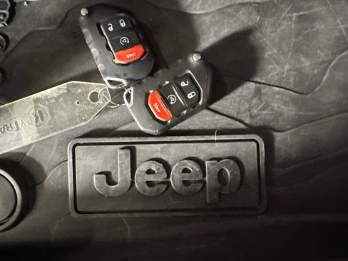 Used 2020 Jeep Wrangler Unlimited Rubicon w/ Dual Top Group image 29