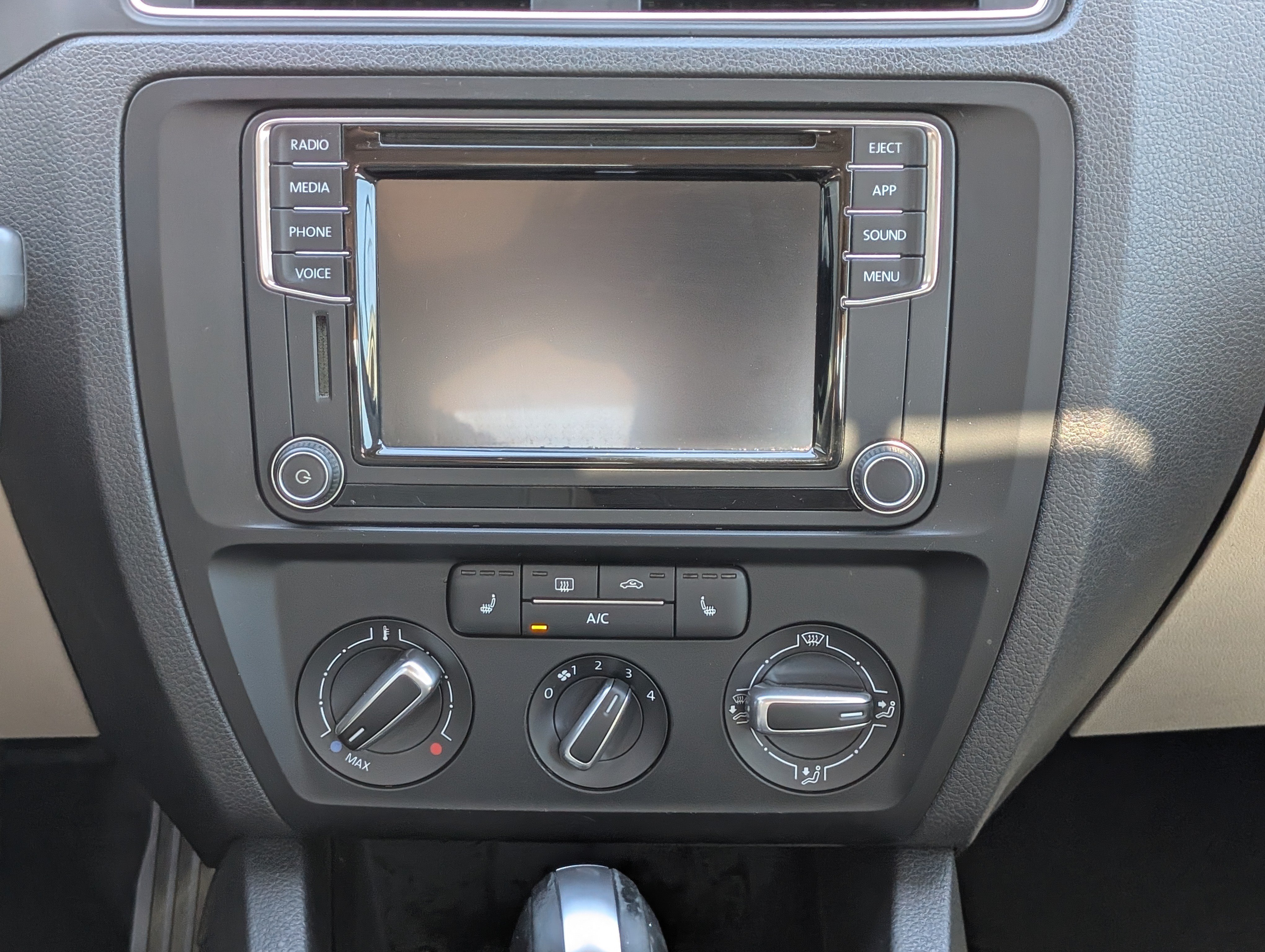 Used 2018 Volkswagen Jetta SE FWD image 16