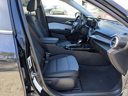 Used 2025 Chevrolet Trax LT w/ LT Convenience Package image 30