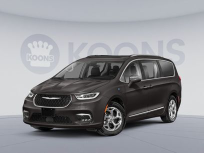 Used 2023 Chrysler Pacifica Touring-L