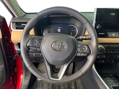 Used 2023 Toyota RAV4 XLE Premium image 12