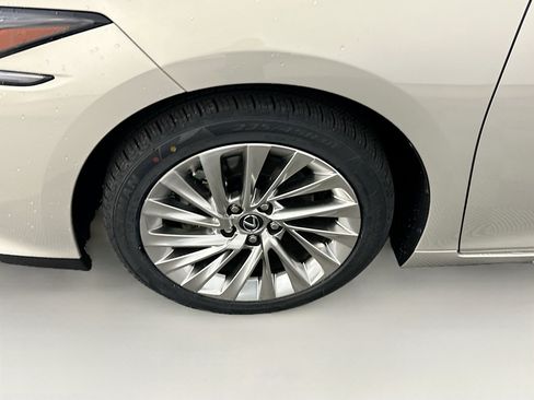 Used 2020 Lexus ES 300h w/ Accessory Package 2 FWD image 11