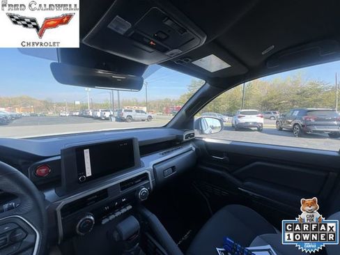 Used 2025 Toyota Tacoma TRD Off-Road AWD/4WD image 11