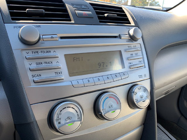 Used 2011 Toyota Camry LE FWD image 32