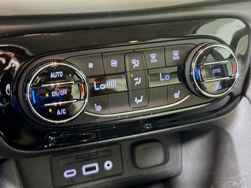 Used 2021 Buick Encore GX Essence w/ Advanced Technology Package FWD image 17