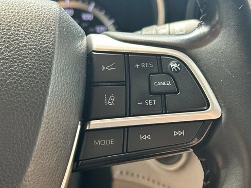 Certified 2024 Toyota Highlander XLE FWD image 30