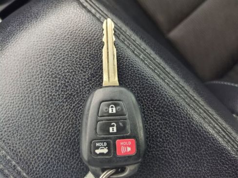 Used 2016 Toyota Corolla S image 32