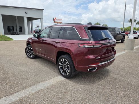 Used 2023 Jeep Grand Cherokee Overland RWD image 7