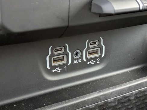 Used 2024 RAM 1500 Laramie RWD image 22