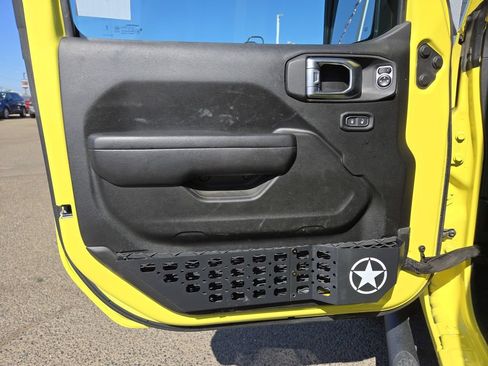 Used 2024 Jeep Wrangler Unlimited w/ Convenience Group AWD/4WD image 13