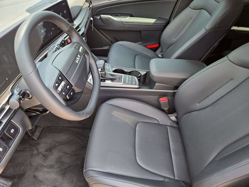 New 2026 Kia Sportage EX FWD image 10