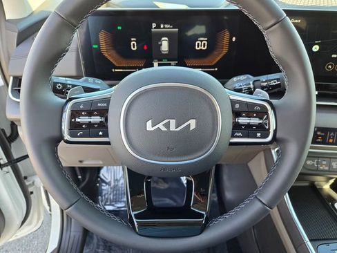 New 2026 Kia Carnival EX FWD image 21