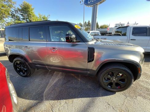 Used 2023 Land Rover Defender 110 S image 9