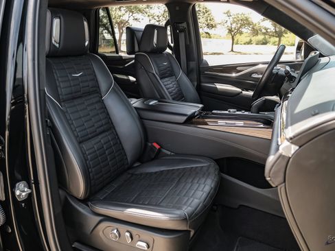 Used 2023 Cadillac Escalade Sport Platinum AWD/4WD image 48