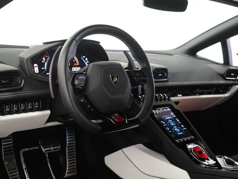 Used 2021 Lamborghini Huracan EVO image 17
