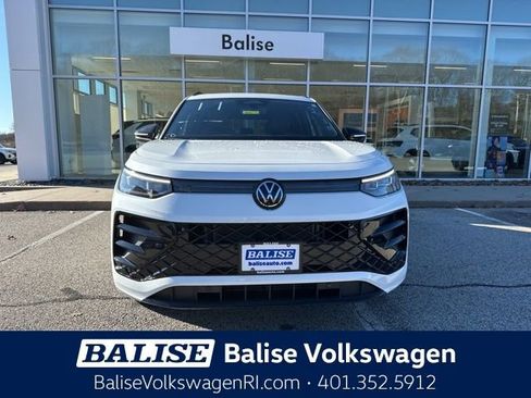 New 2026 Volkswagen Tiguan SE R-Line image 2