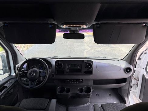 Used 2021 Mercedes-Benz Sprinter 2500 image 12