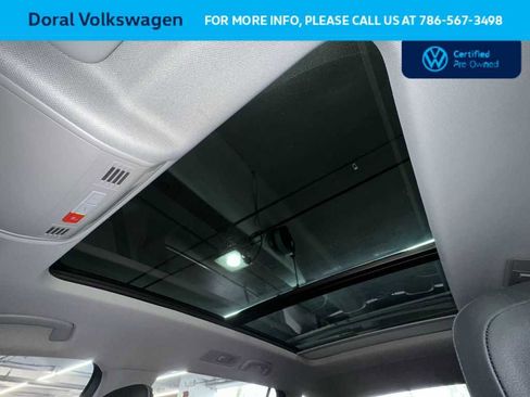 Used 2023 Volkswagen Tiguan SE w/ Panoramic Sunroof Package FWD image 17