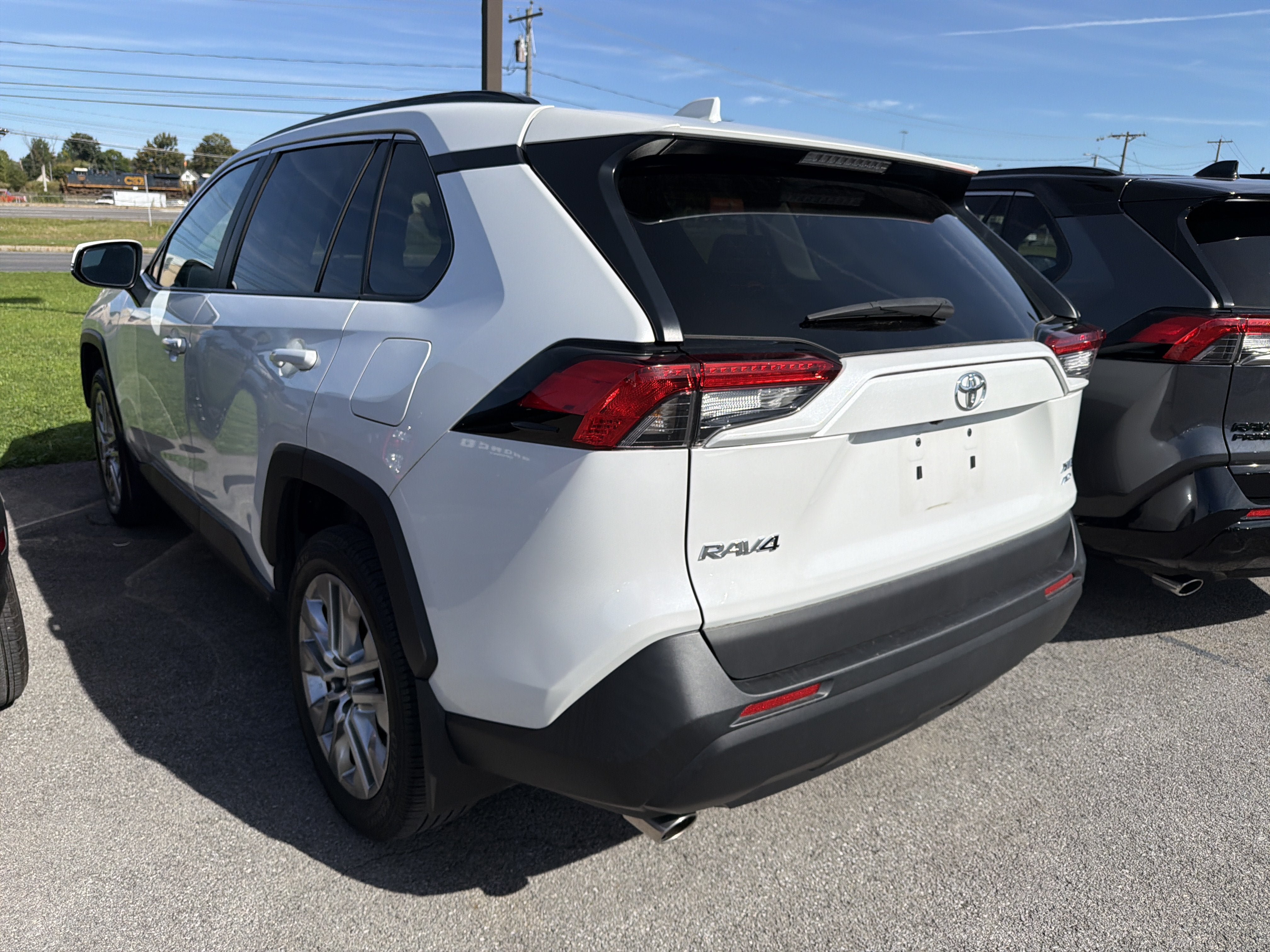 Used 2023 Toyota RAV4 XLE Premium AWD/4WD image 5