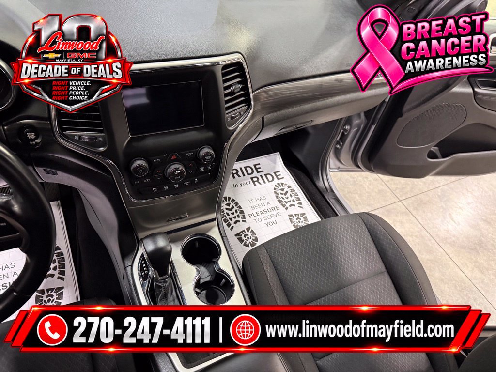 Used 2021 Jeep Grand Cherokee Laredo AWD/4WD image 18