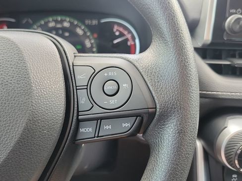 Used 2025 Toyota RAV4 XLE FWD image 21