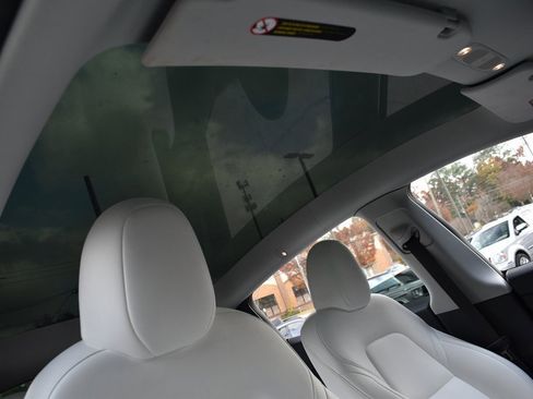 Used 2024 Tesla Model Y Long Range image 31