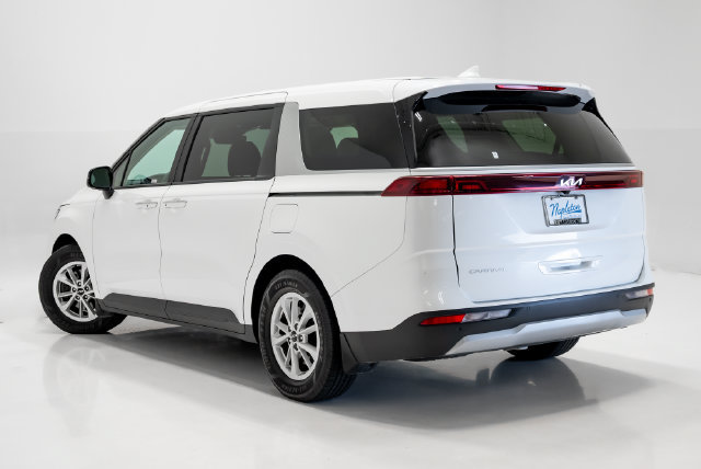Used 2024 Kia Carnival LX FWD image 29