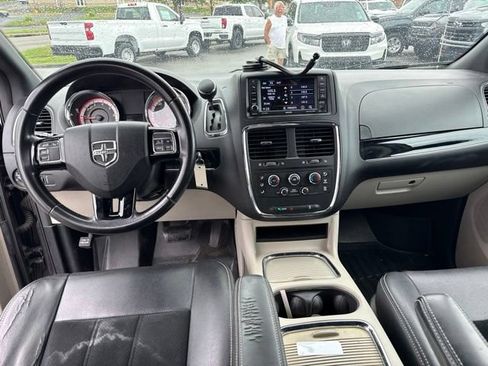 Used 2018 Dodge Grand Caravan SXT FWD image 15