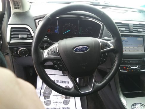 Used 2017 Ford Fusion SE w/ Equipment Group 201A image 14