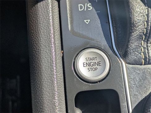 Used 2021 Volkswagen Atlas SE image 36