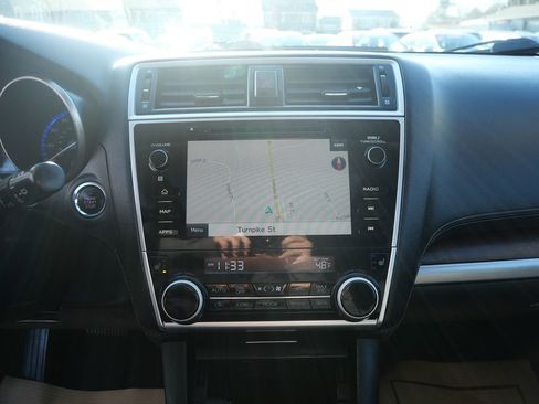 Used 2018 Subaru Outback 2.5i Limited image 12