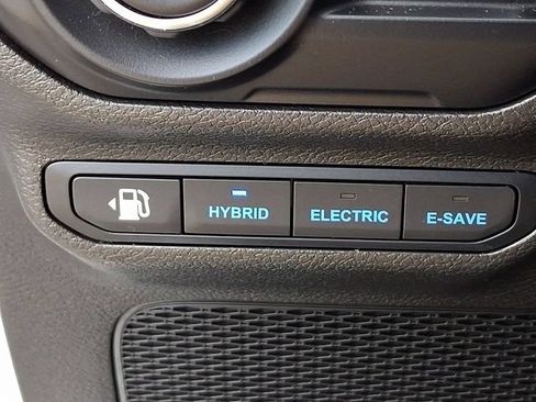 Used 2023 Jeep Wrangler Unlimited Sahara AWD/4WD image 25