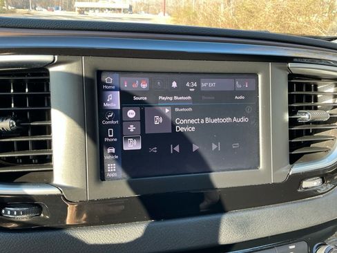 Used 2024 Chrysler Voyager LX image 18