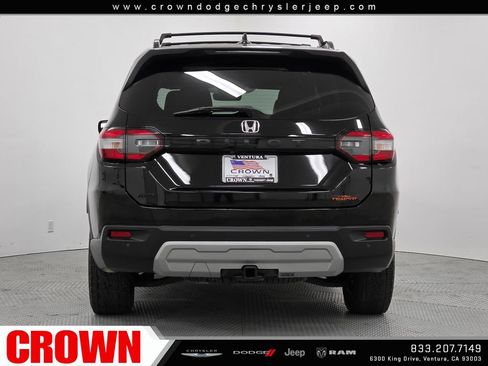 Used 2025 Honda Pilot TrailSport image 6