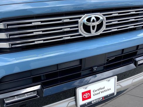 Used 2025 Toyota 4Runner Limited AWD/4WD image 29