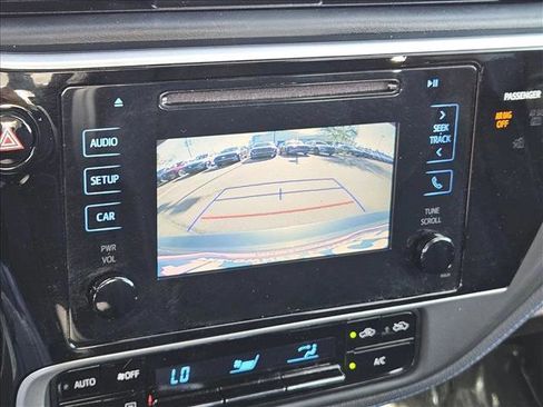 Used 2017 Toyota Corolla SE image 11