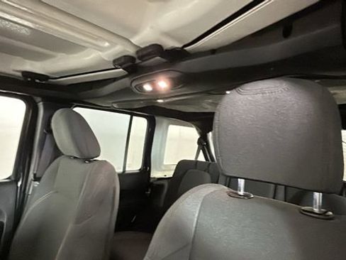 Used 2024 Jeep Wrangler Unlimited w/ Convenience Group AWD/4WD image 12