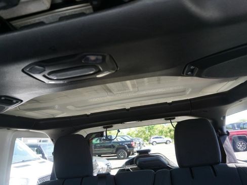 Used 2020 Jeep Wrangler Unlimited Sahara AWD/4WD image 25