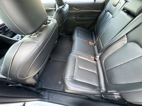 New 2025 Jeep Grand Cherokee Limited w/ Black Appearance Package image 21