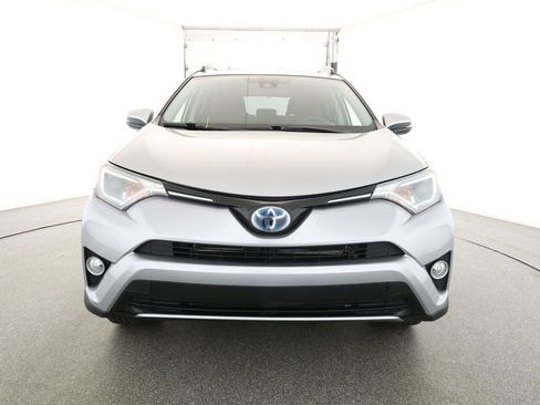 Used 2018 Toyota RAV4 XLE image 2