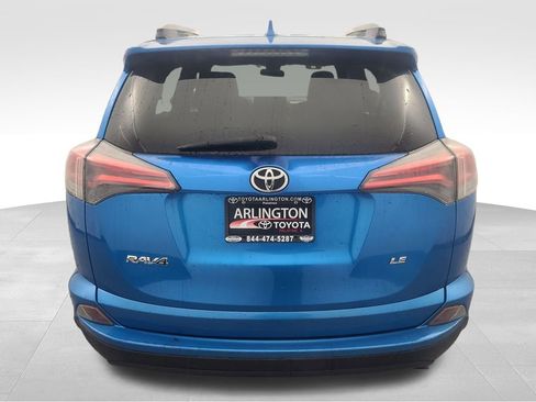 Used 2018 Toyota RAV4 LE image 5