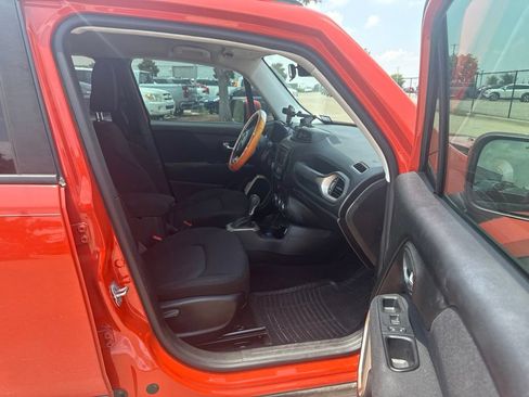 Used 2017 Jeep Renegade Latitude FWD image 15