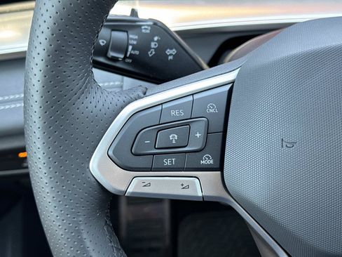 New 2026 Volkswagen Tiguan SE R-Line FWD image 11